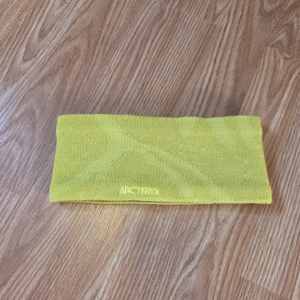 Arc'teryx Grotto headband bright yellow